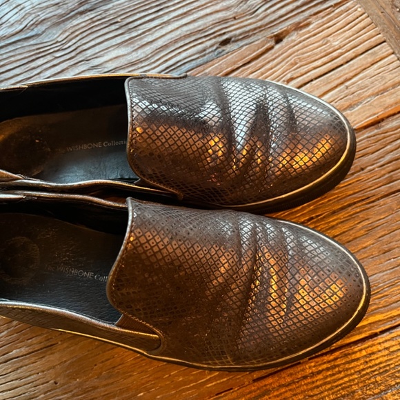 Gray metallic Wishbone Collection loafers - Picture 2 of 3